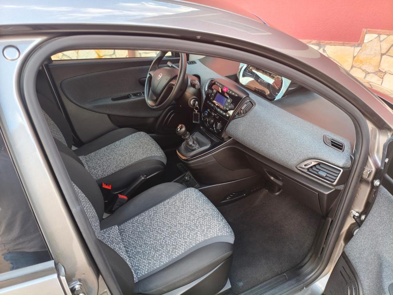 Lancia Ypsilon 1.0 FireFly 5 porte S&S Hybrid UnYca