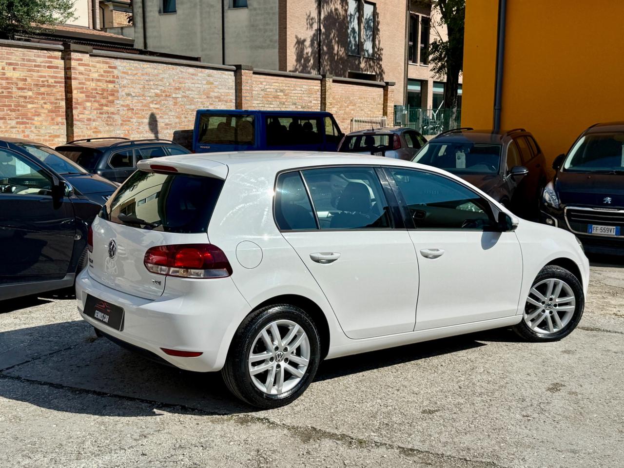Volkswagen Golf 1.6 TDI DPF DSG 5p. Highline
