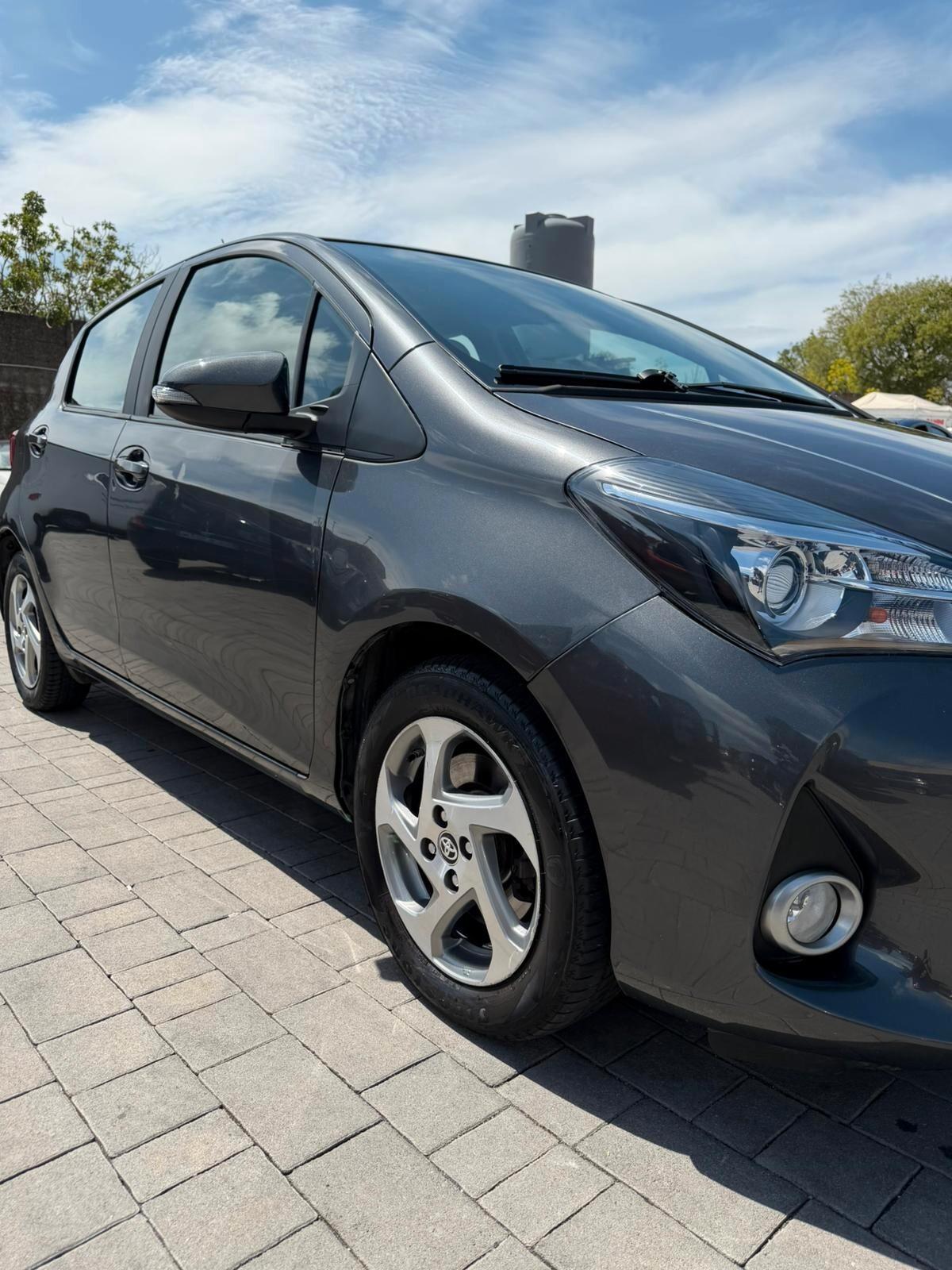 Toyota Yaris 1.5 Hybrid Automatica – GARANZIA 12 MESI!