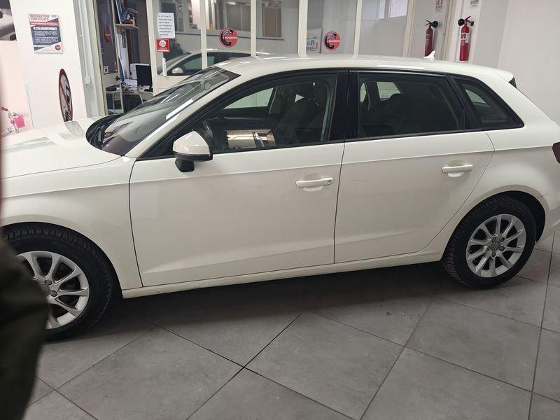 Audi A3 1.6 TDI CR S tronic Attraction S.Back LEGGI