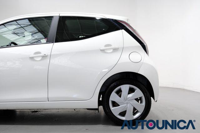TOYOTA Aygo 1.0 VVT-i 69 CV 5 PORTE X-COOL TSS NEOPATENTATI