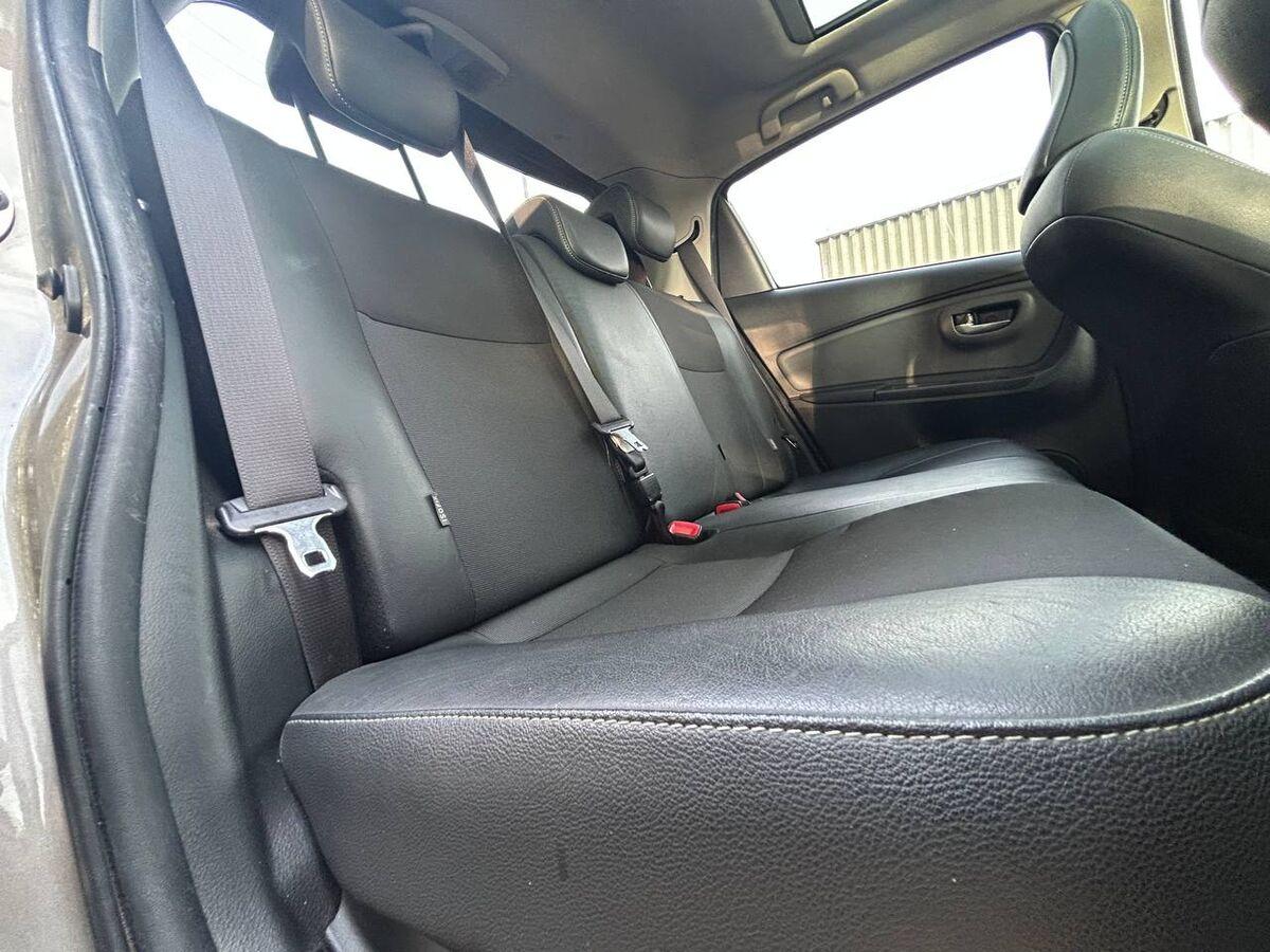 Toyota Yaris 1.5h Trend Red Edition 5p