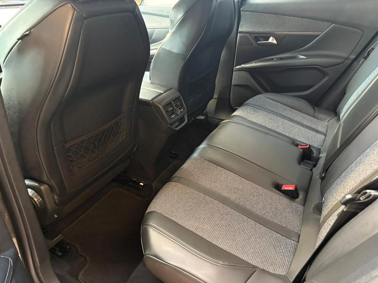 Peugeot 3008 BlueHDi 130 S&S Allure