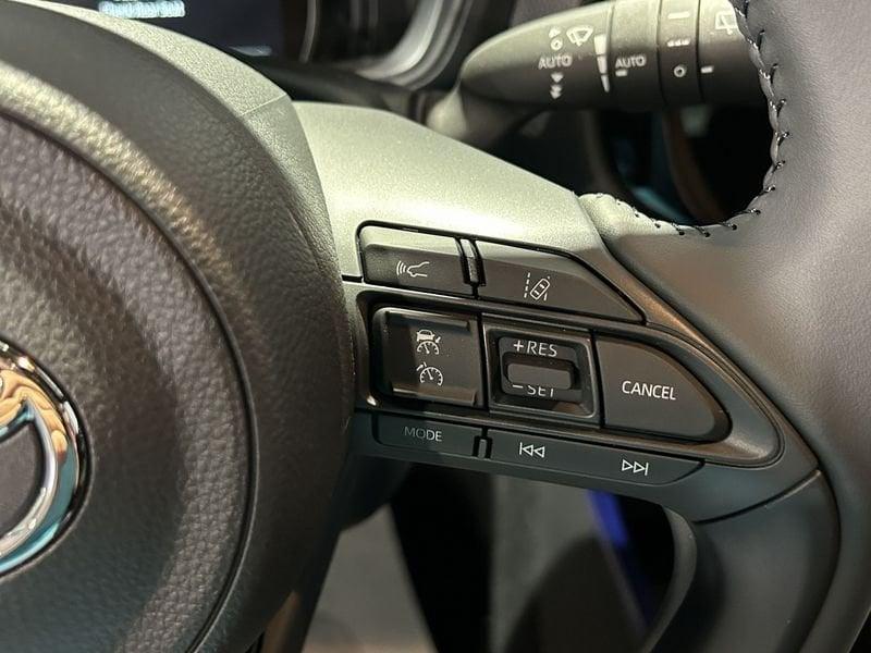 Toyota Aygo X 1.0 VVT-i 72 CV 5 porte Trend Km 0 Bi-Tone "JUNIPER BLUE & BLACK"