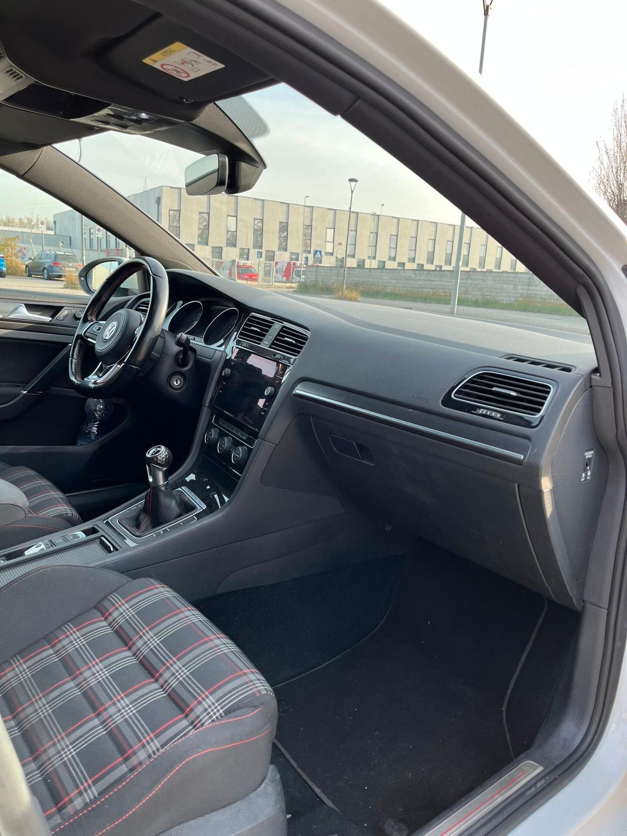 Volkswagen Golf GTI Performance 2.0 245 CV TSI 3p. BMT