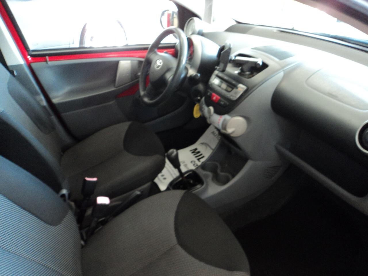 Toyota Aygo 1.0 12V VVT-i 5 porte Sol
