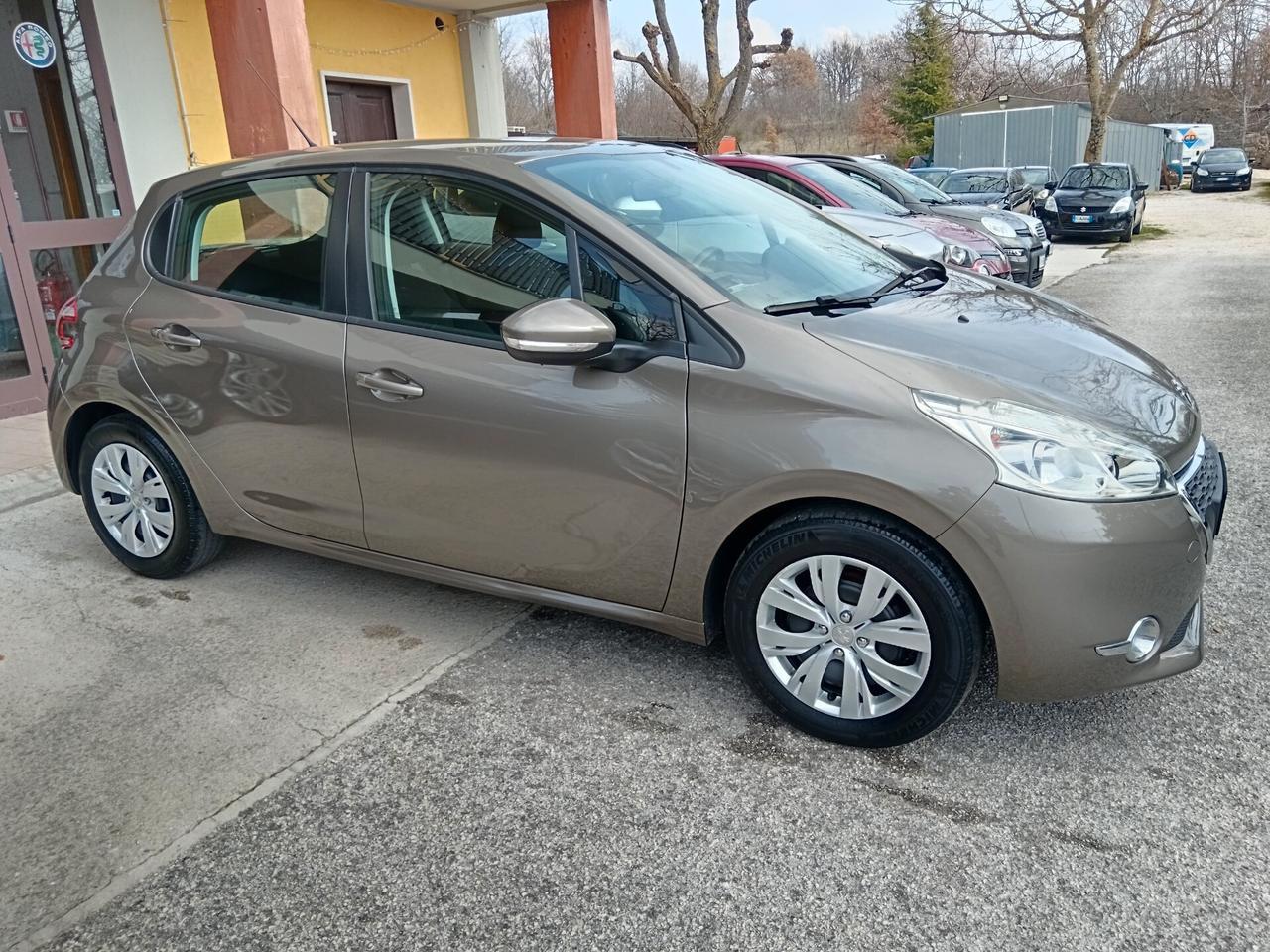 Peugeot 208 1.4 HDi 68CV 5P NEOPATENTATI