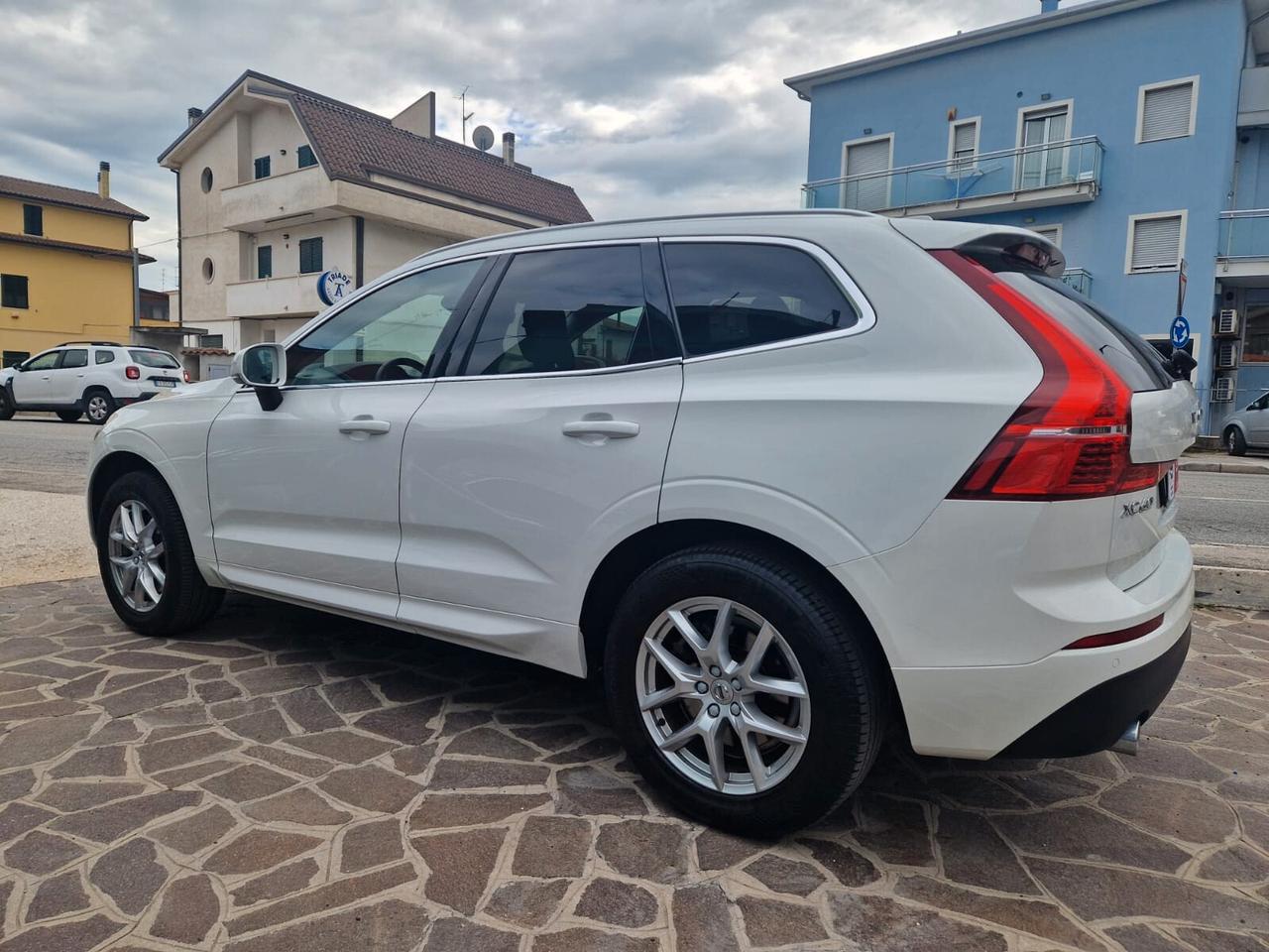 Volvo XC60 B4 (d) AWD Geartronic Business Plus