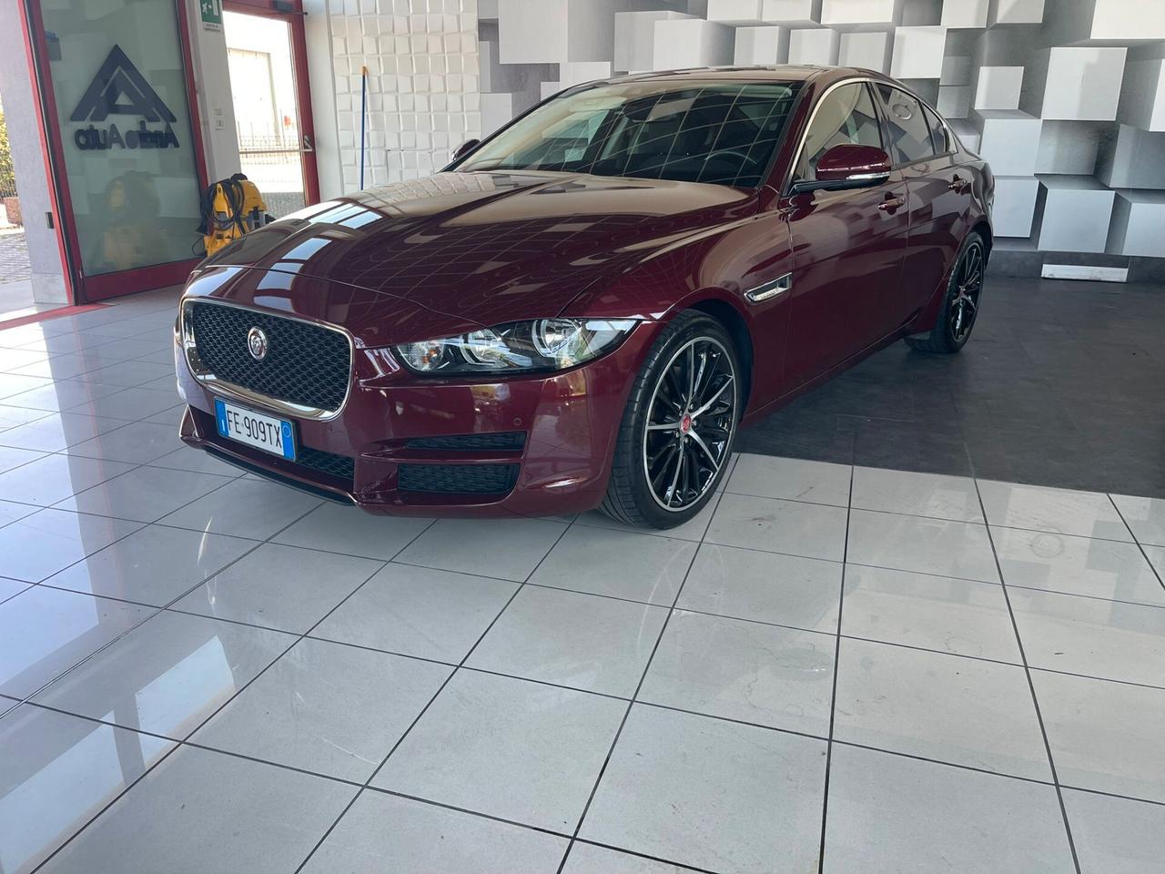 Jaguar XE 2.0 Turbo aut. Prestige