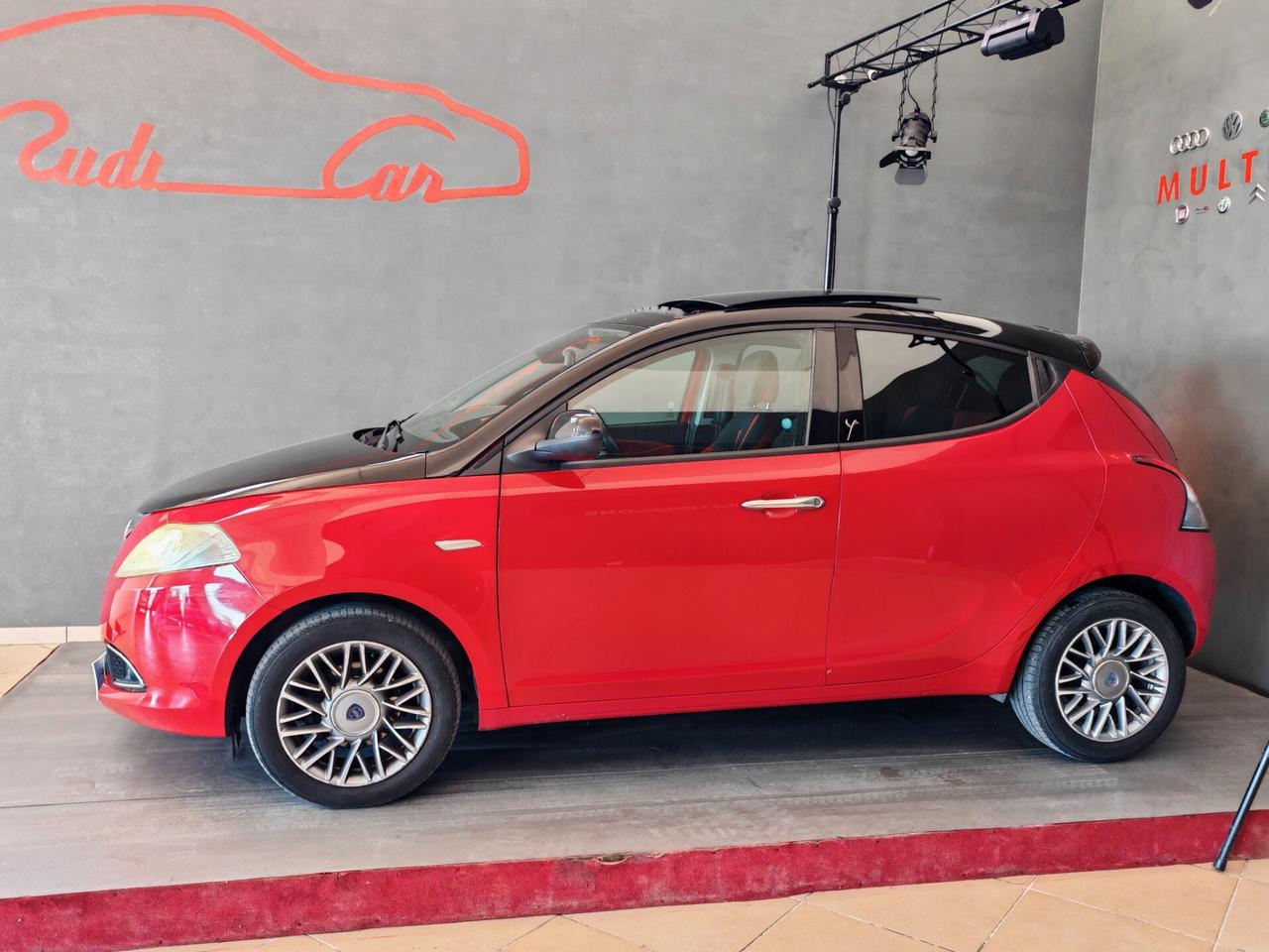 Lancia Ypsilon 1.2 69 CV 5 porte S&S Black&Red