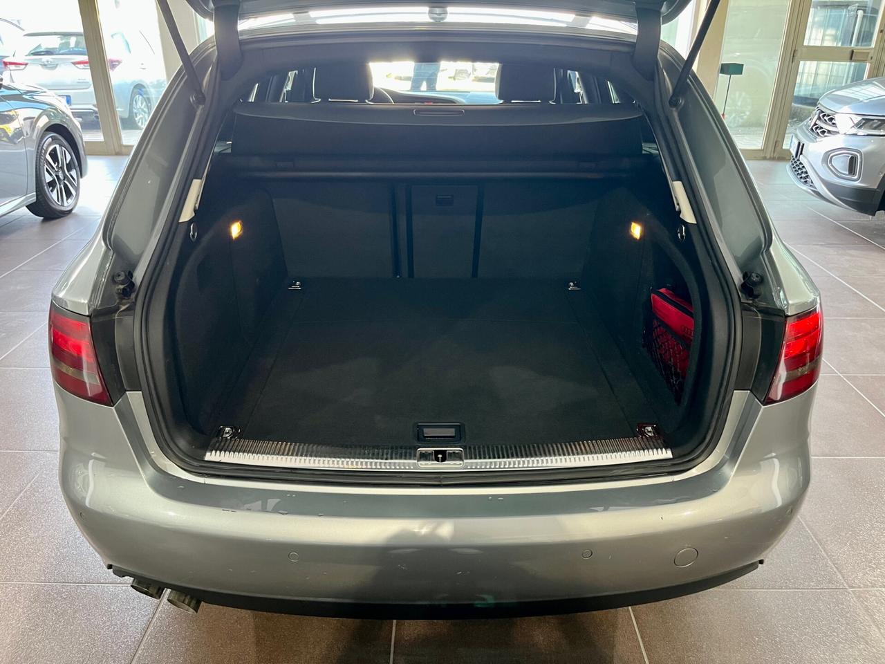 Audi A4 Avant 2.0 TDI 143CV Advanced BOOK SERVICE COMPLETO