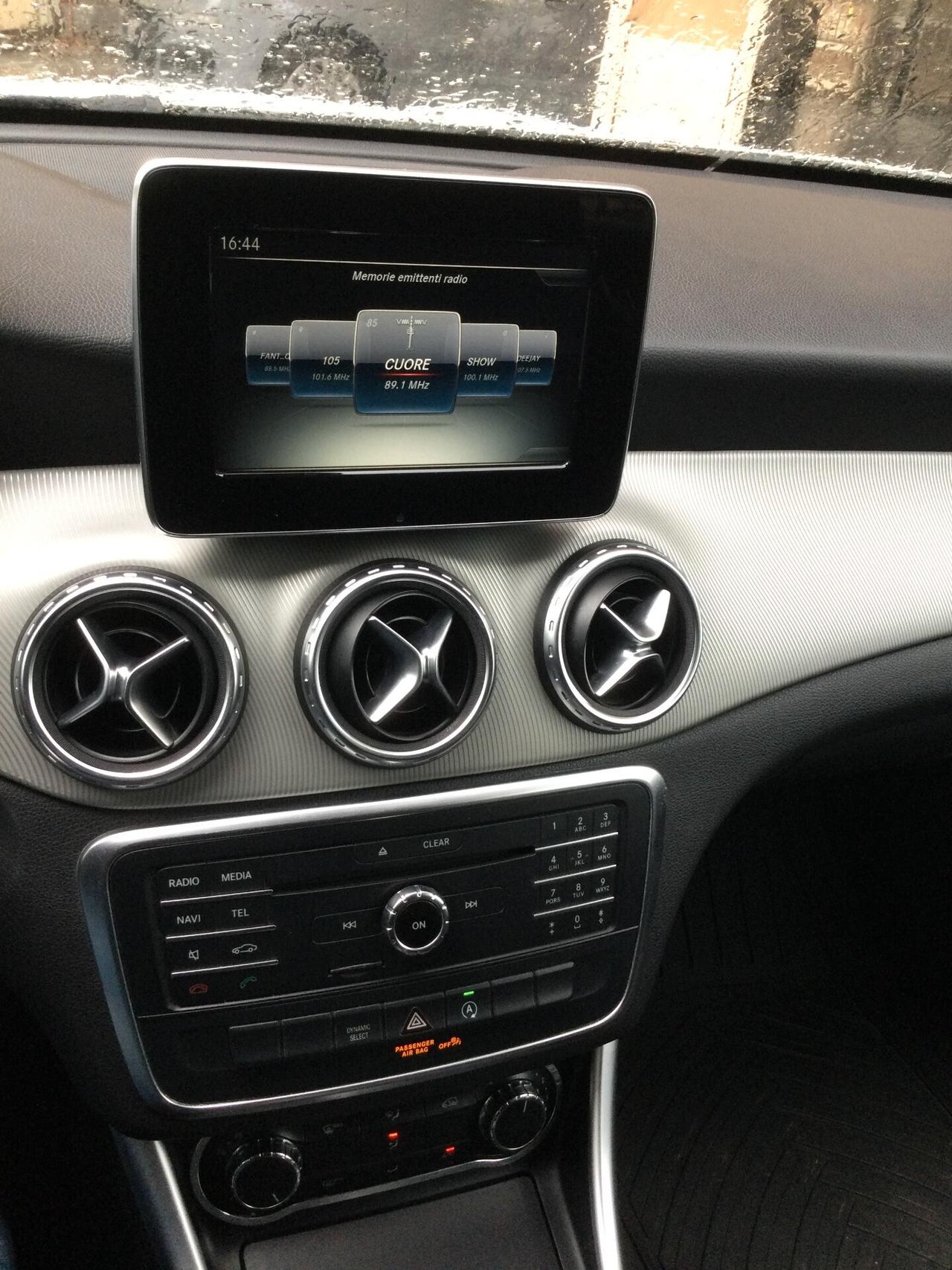 Mercedes-benz GLA 180 d Automatic Premium