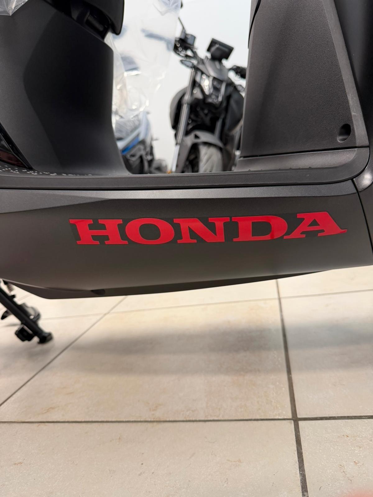 Honda SH 125 sport 60 euro al mese