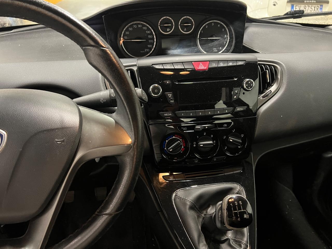 Lancia Ypsilon 1.2 69 CV 5 porte km 130.000 - 2011
