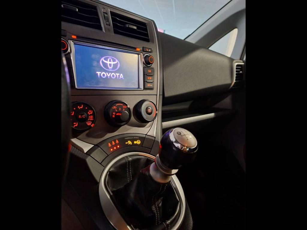 Toyota Verso-S 1.4 Active MT