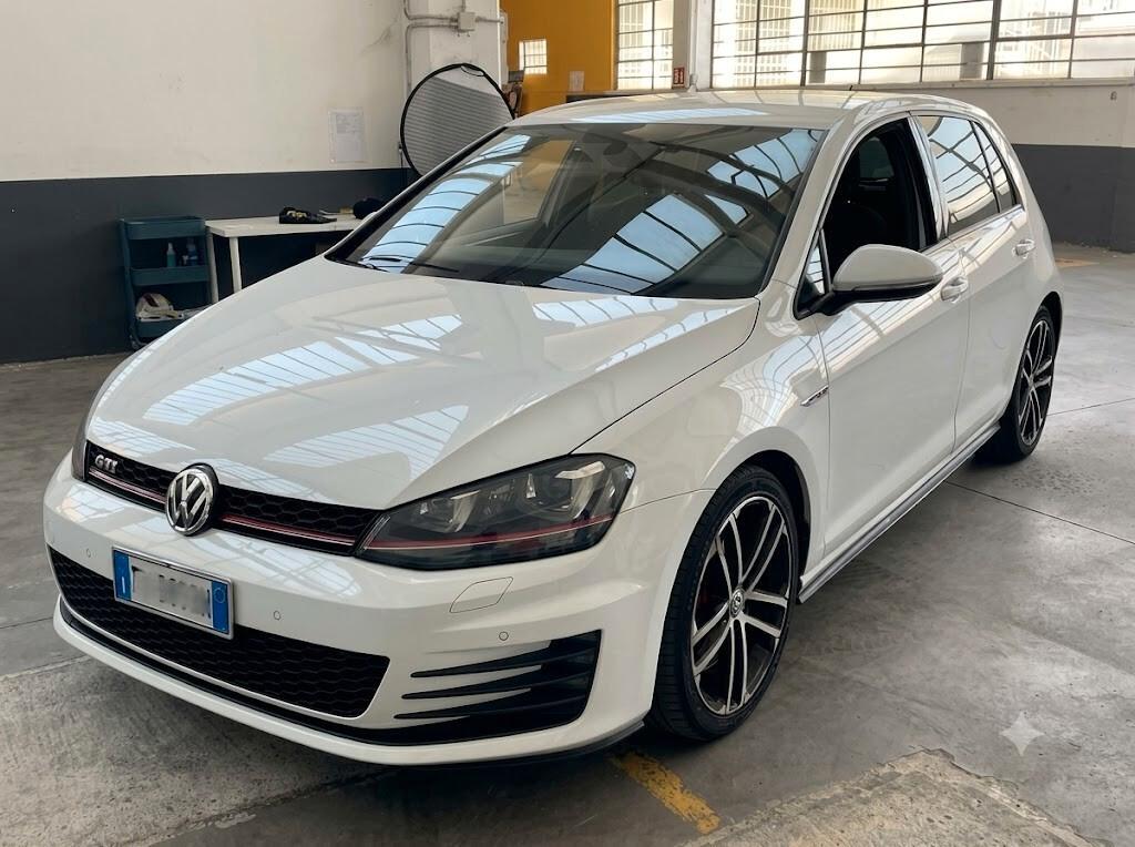 Volkswagen Golf GTI Performance 2.0 TSI DSG