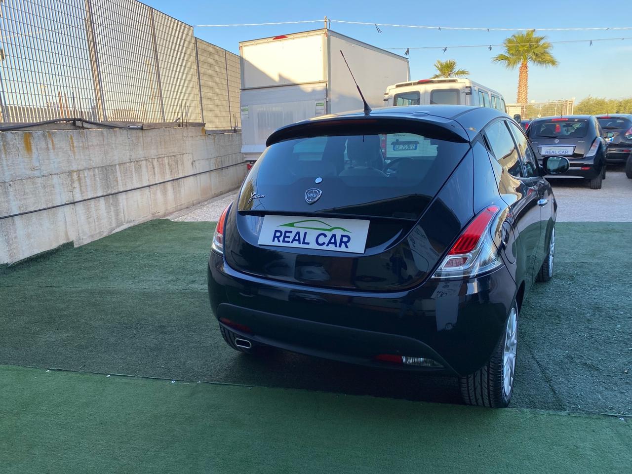 Lancia Ypsilon 1.2 benzina 5 Posti Neopatentati
