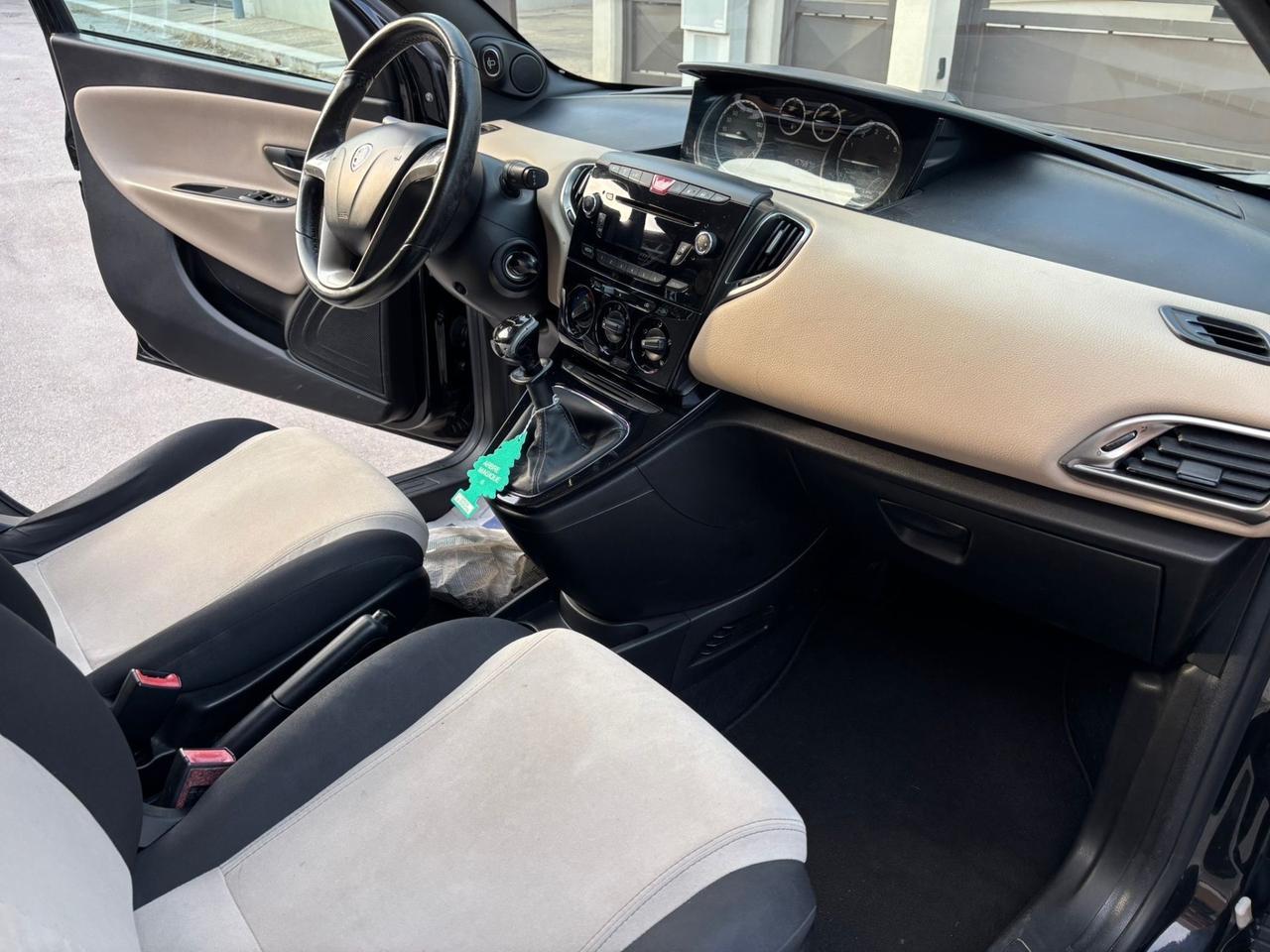 Lancia Ypsilon 1.2 69 CV 5 porte GPL Ecochic Platinum