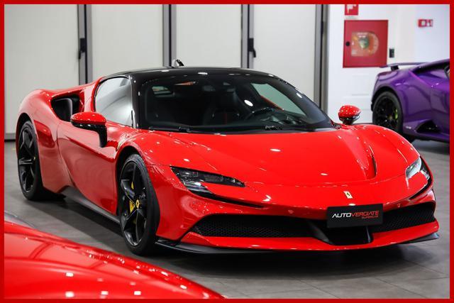 FERRARI SF90 STRADALE - LIFT - VOLANTE IN CARBONIO - IVA ESP