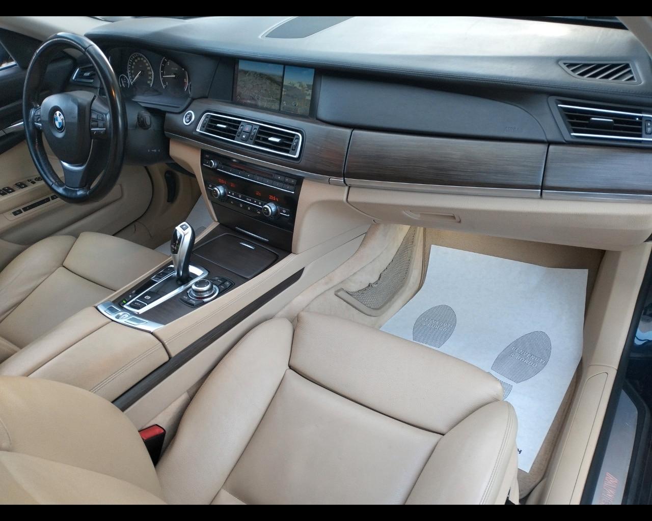 BMW Serie 7 (F01/02/04) 730d Futura