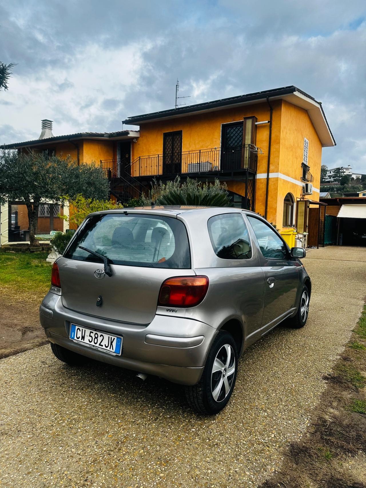 Toyota Yaris 1.0 3 porte Sol