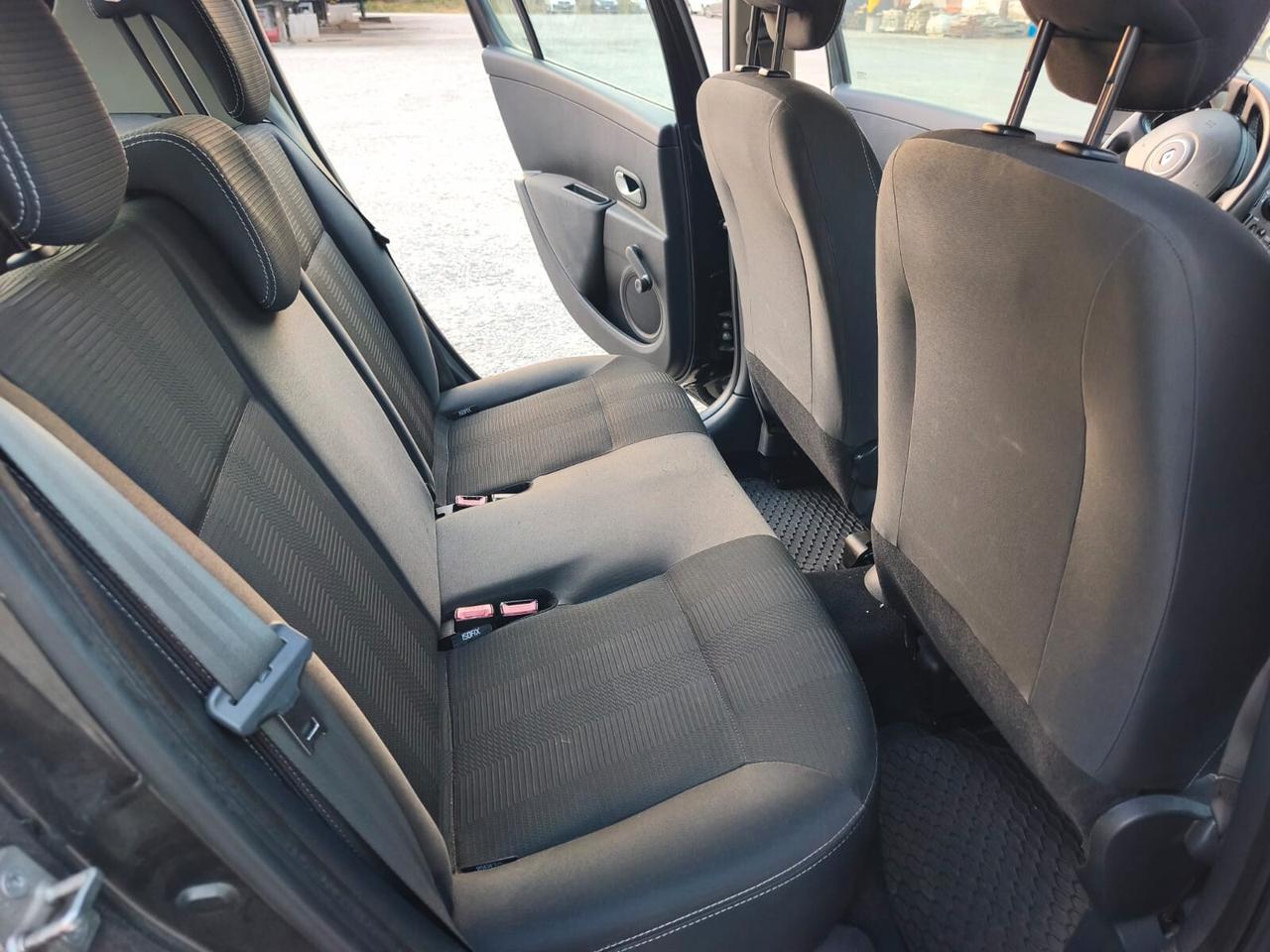 Renault Clio 2012----1.2 Benzina Neopatentati