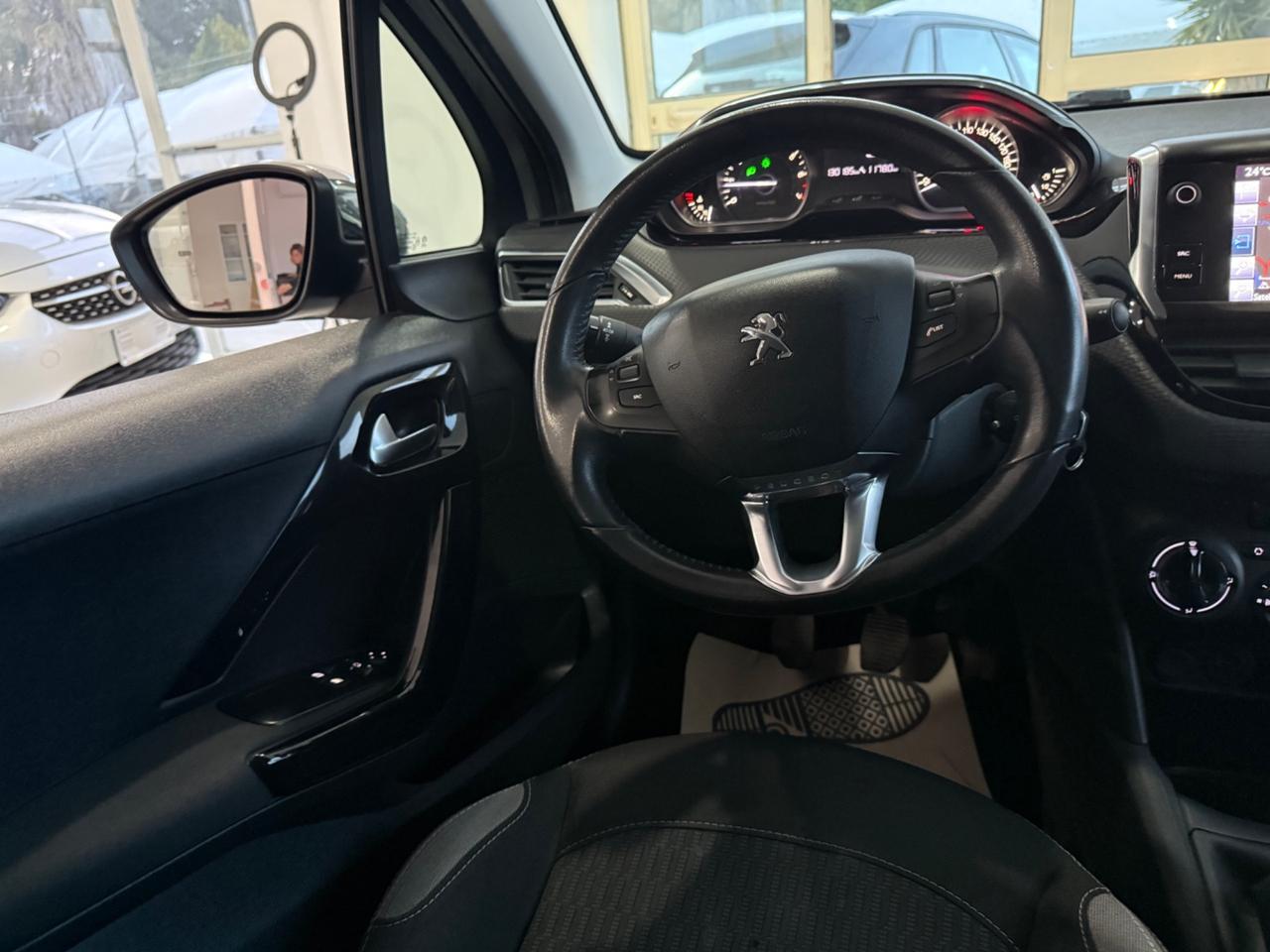 Peugeot 208 1.2 VTI 82 5P Allure STYLE+NAVI/LED2017