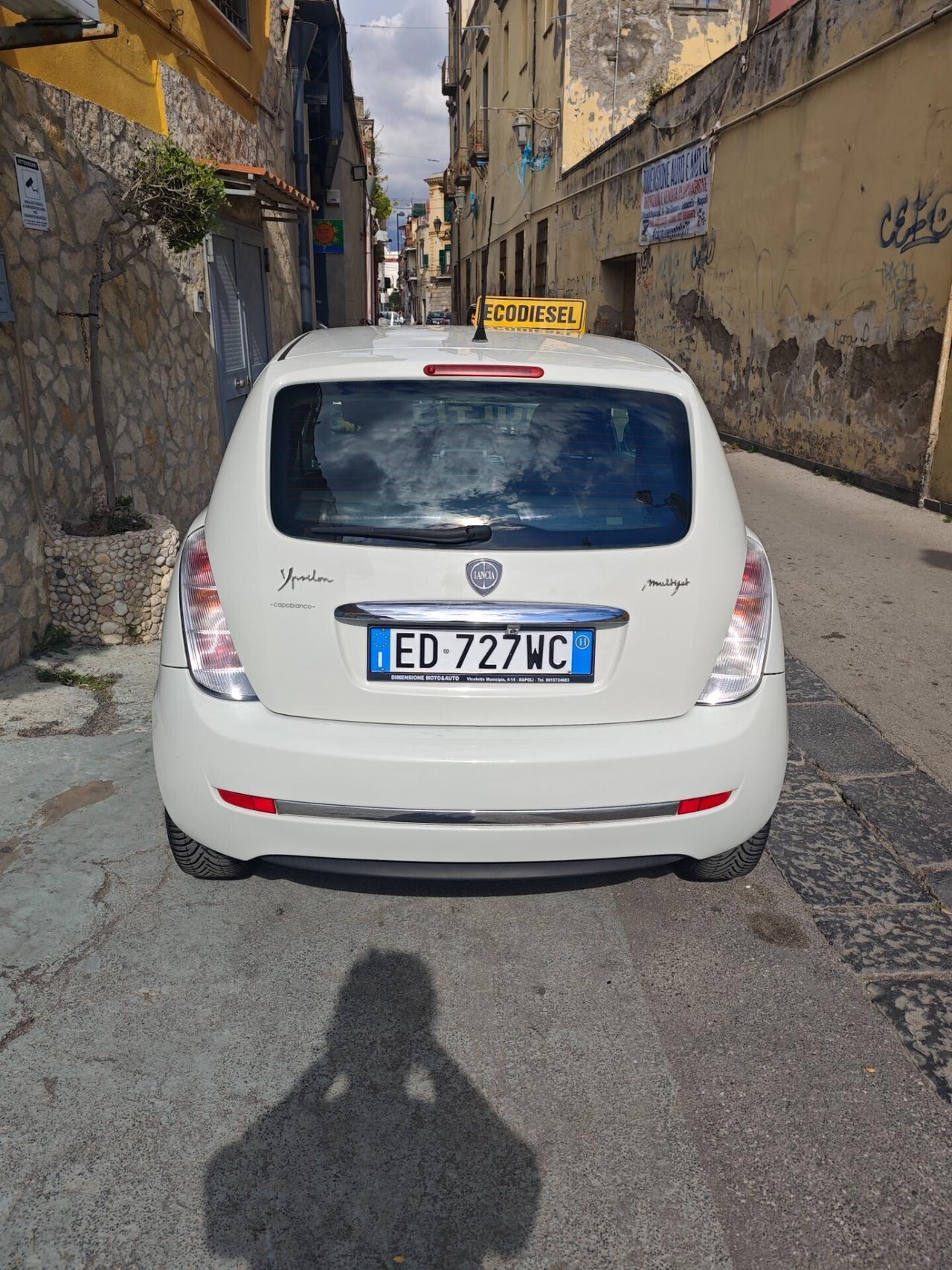 Lancia Ypsilon 1.3 MJT 75 CV Versus