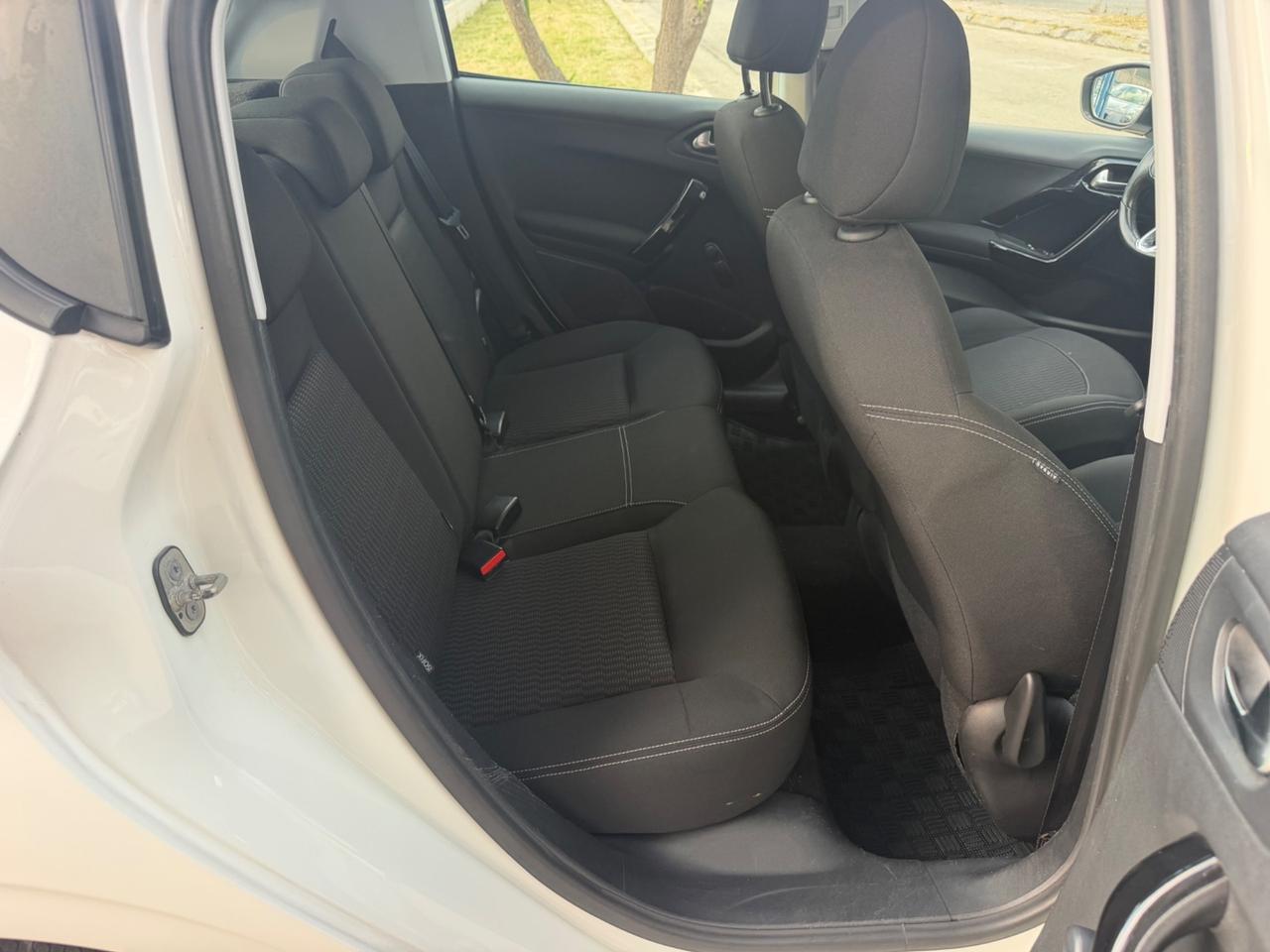 Peugeot 208 1.6 diesel 75 cv 2017