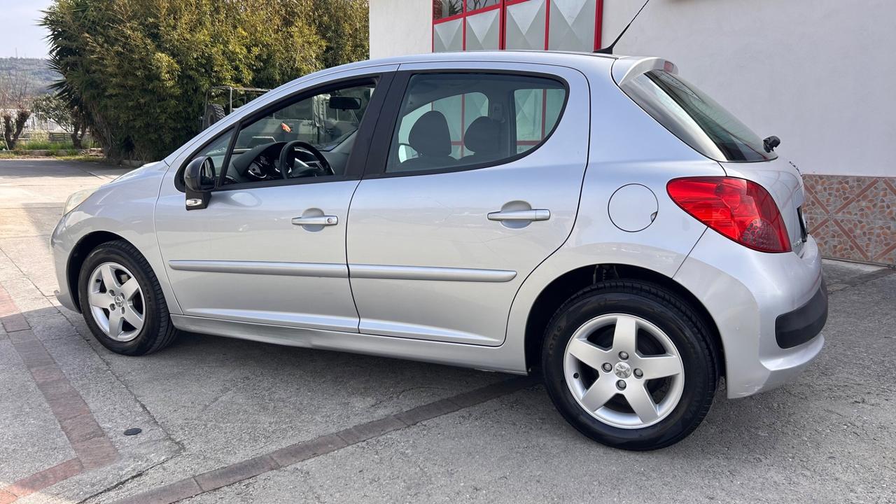 Peugeot 207 1.4 HDi 68cv 5P