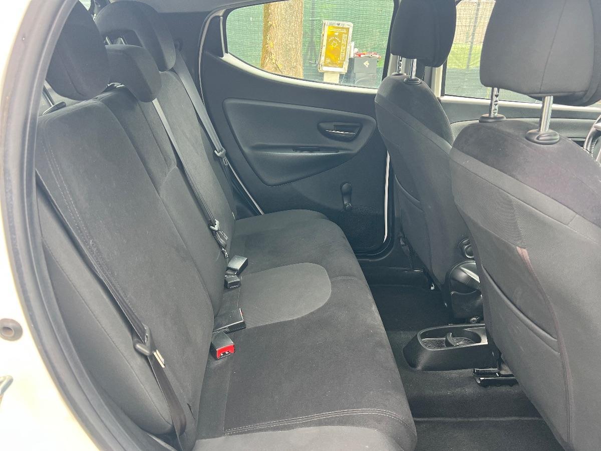 LANCIA - Ypsilon - 1.2 69 CV 5 porte Silver