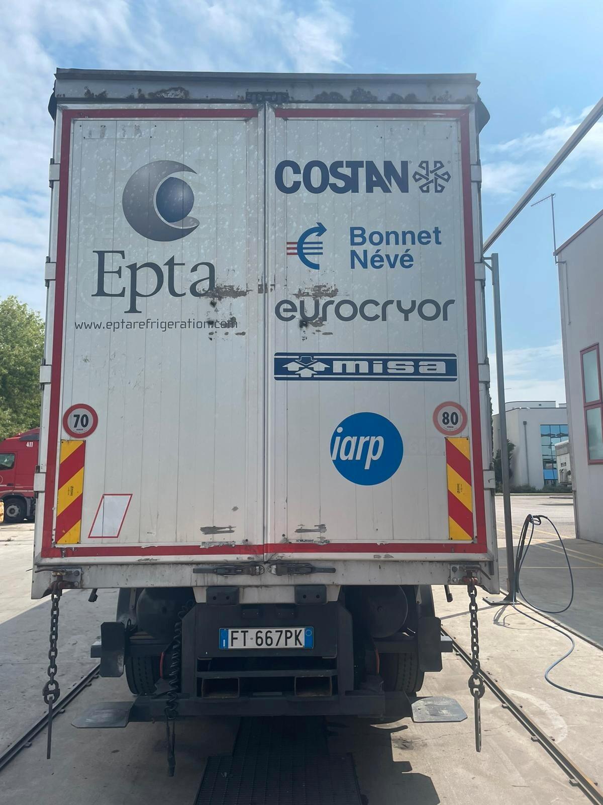 IVECO Stralis 460 LNG 6x2 centinato + Moffett M4 2.000 kg
