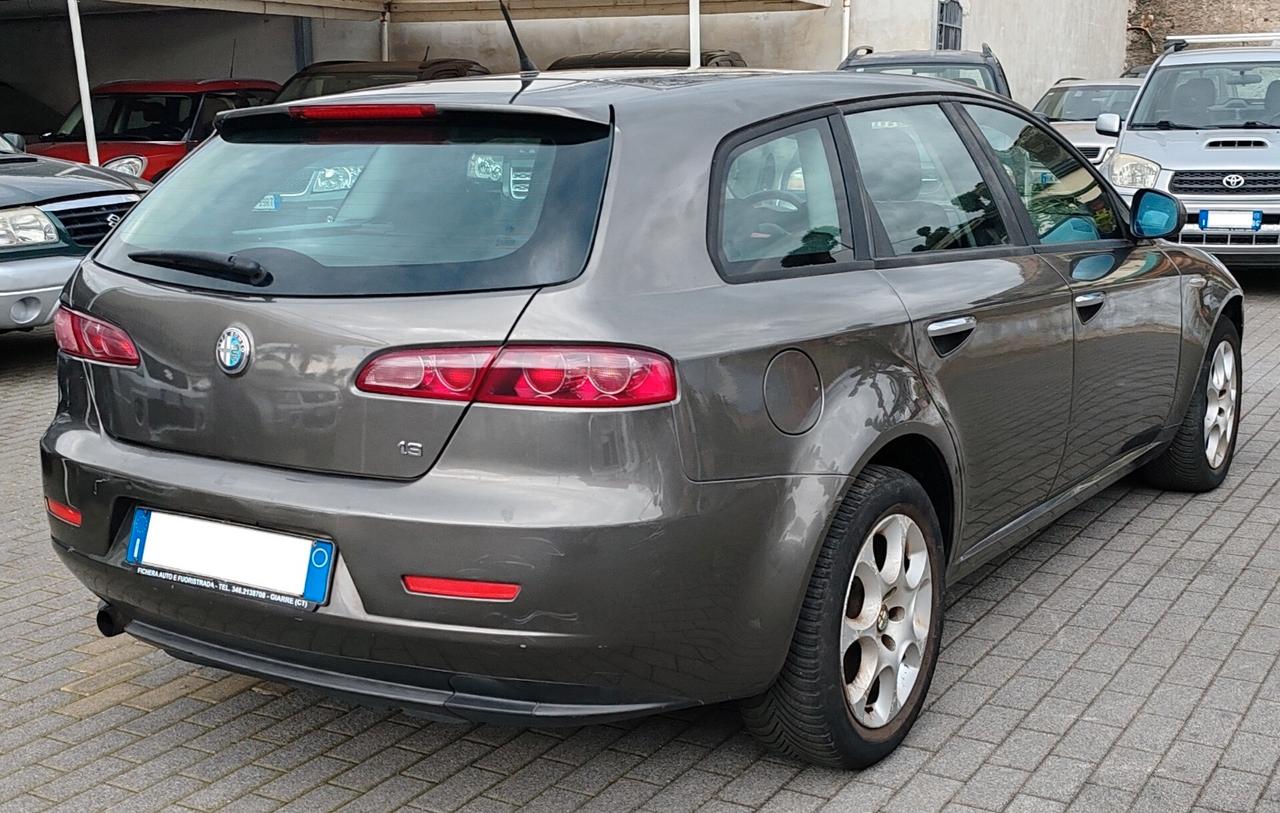 Alfa Romeo 159 1.9 JTDm 16V Sportwagon Distinctive