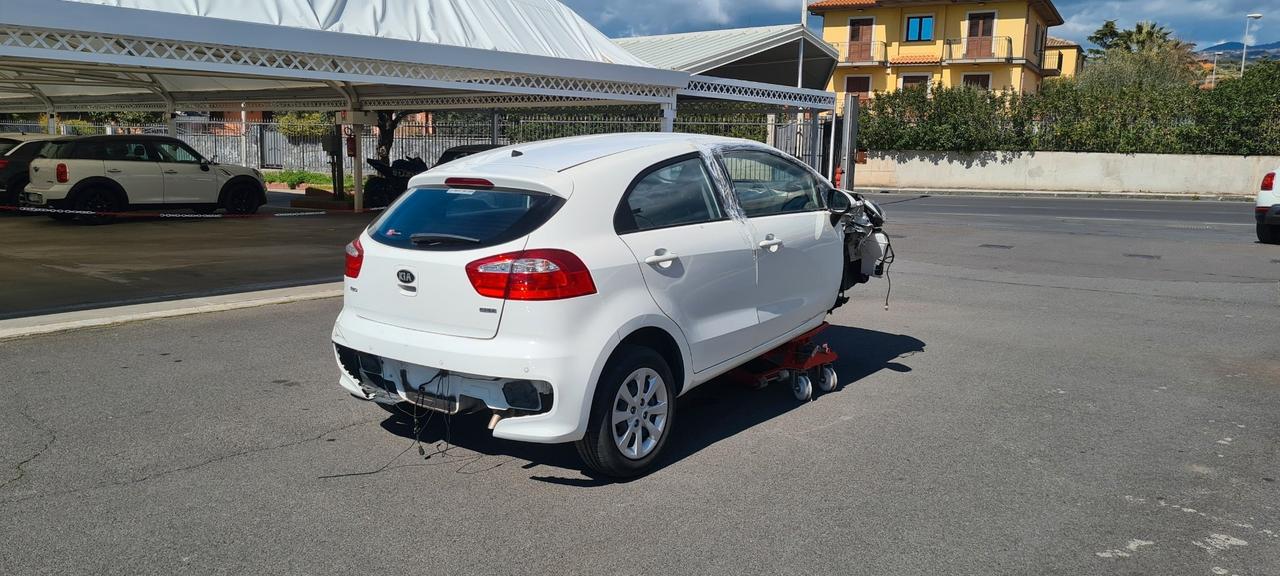 Kia Rio 1.1 CRDi Active 8.700Km *** Sinistrata ***