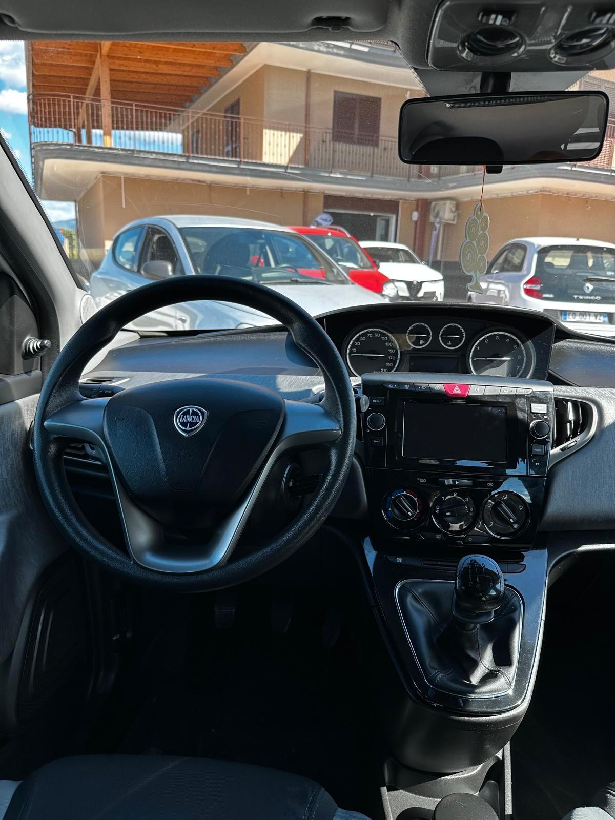 Lancia Ypsilon 1.2 69 CV 5 porte Platinum