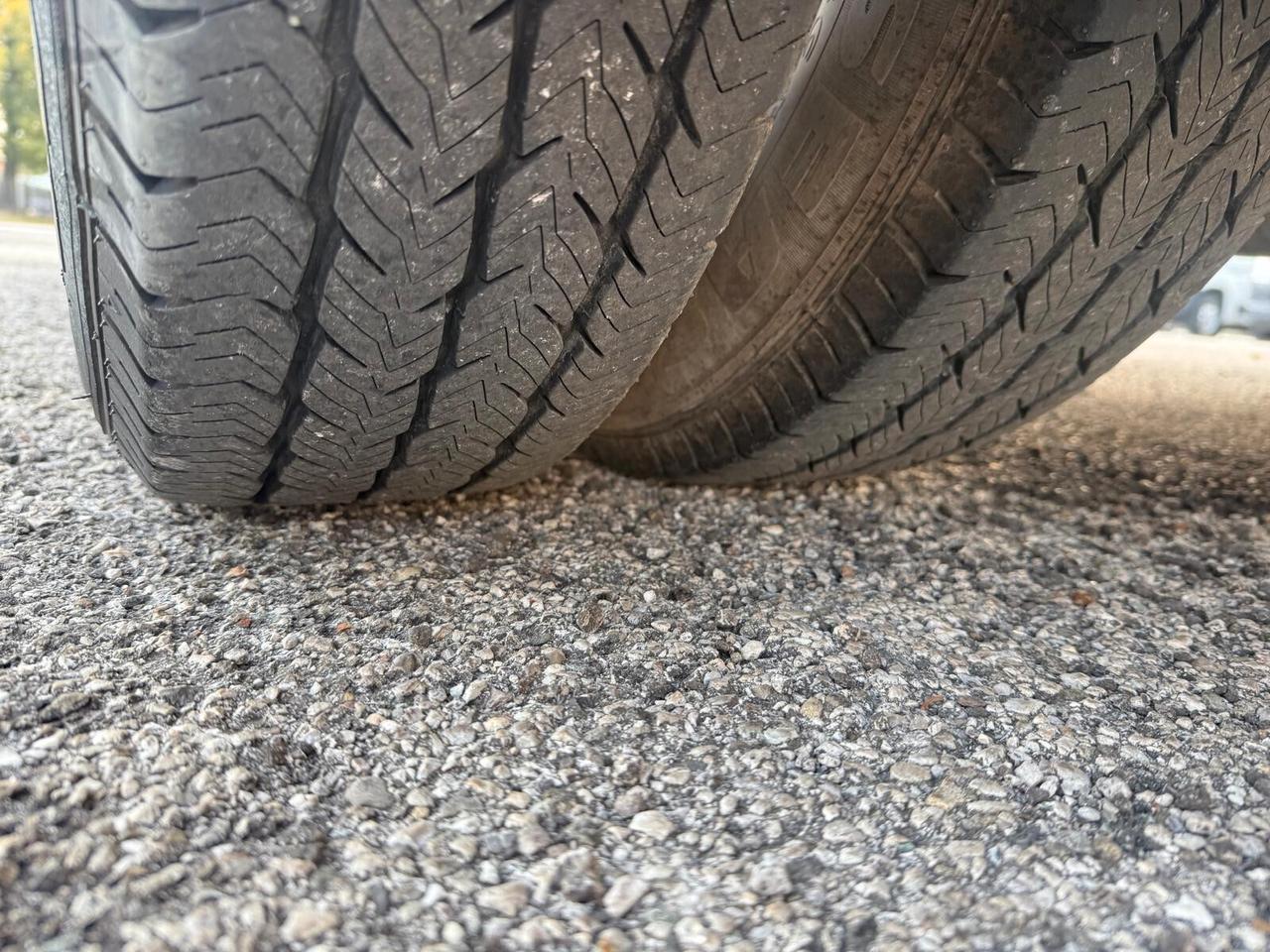 ISUZU NPR69L CON GRU BONFIGLIOLI