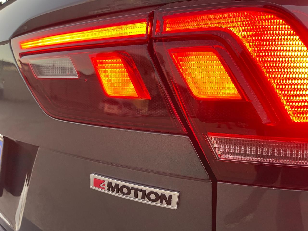 VOLKSWAGEN TIGUAN 2.0 TDI 150 DSG 4MOTION R-LINE