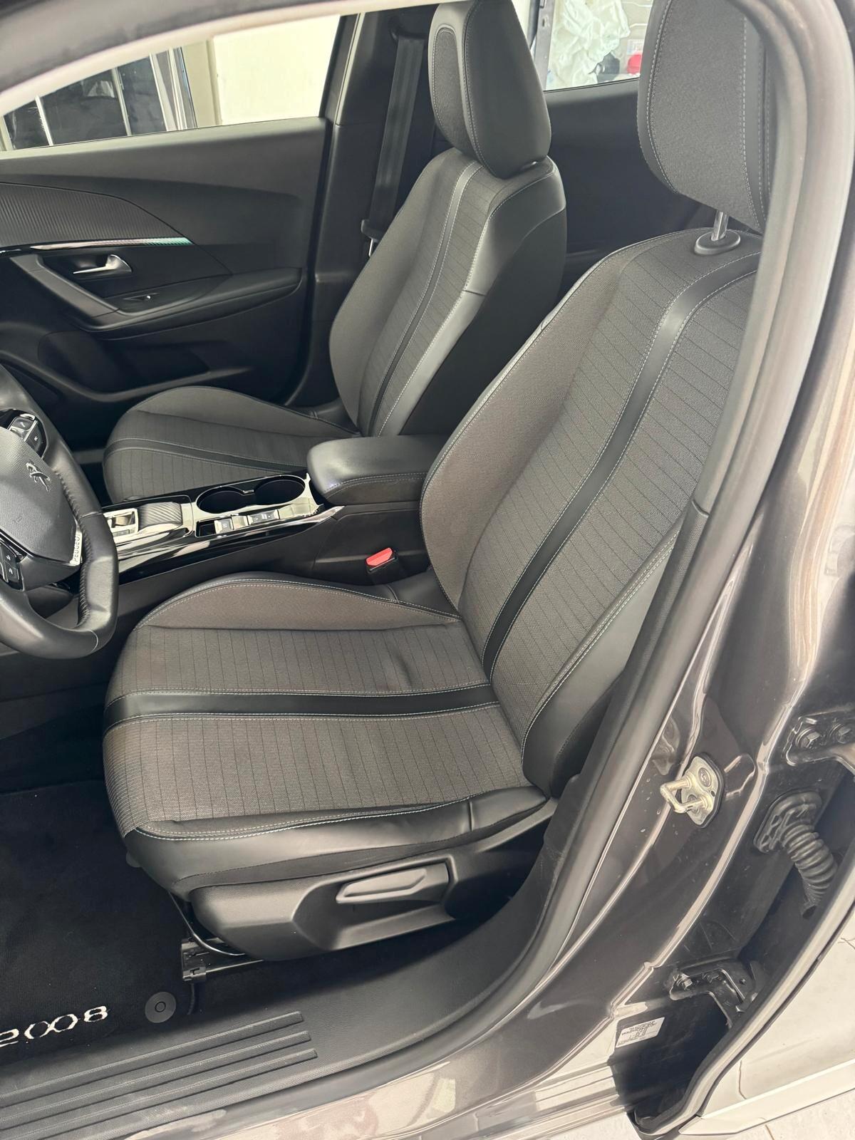 Peugeot 2008 BlueHDi 130 S&S EAT8 Allure Pack