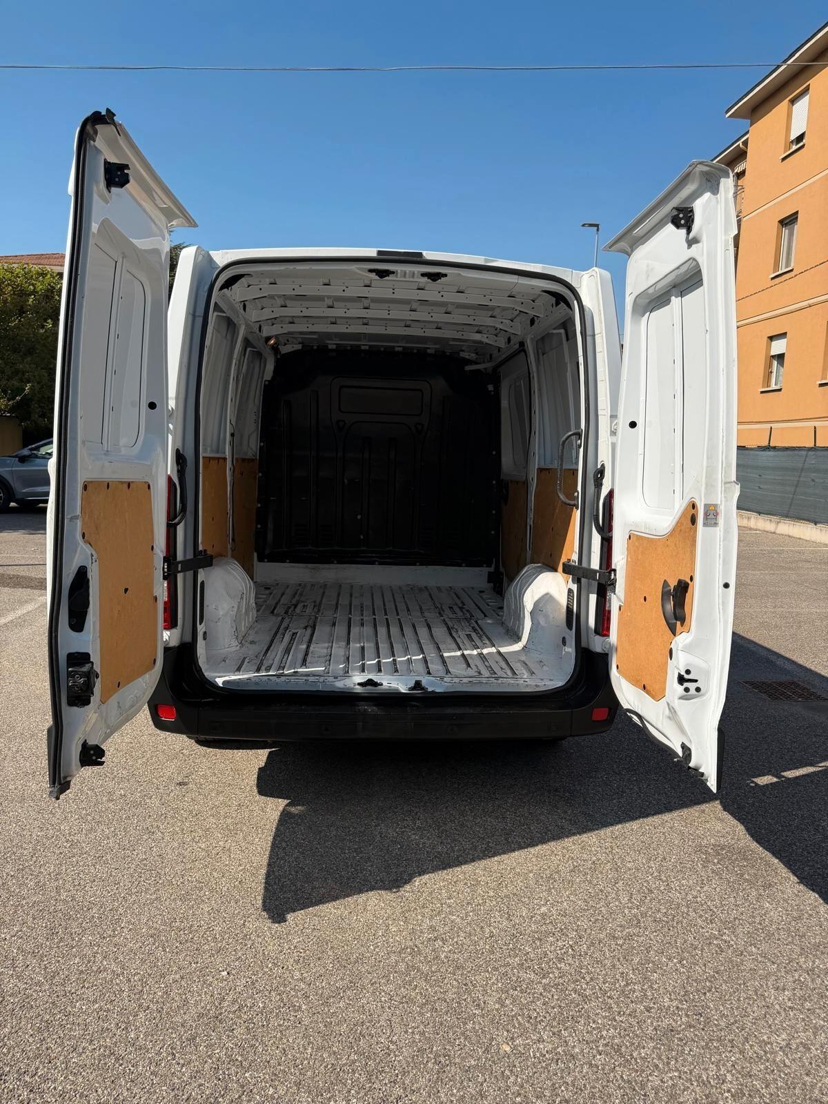 Renault Master T35 2.3 dCi/135 - 12 MESI DI GARANZIA -