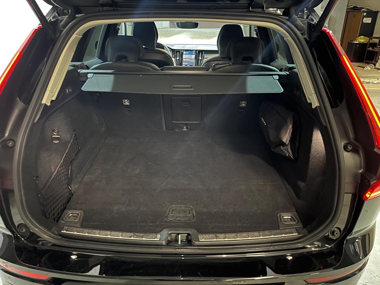 Volvo XC60 B4 (d) AWD automatico Ultimate Dark