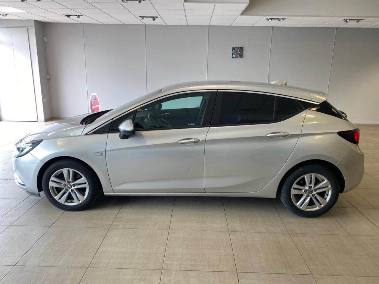 Opel Astra Berlina 1.6 136CV 5P NEOPATENTATI Garan