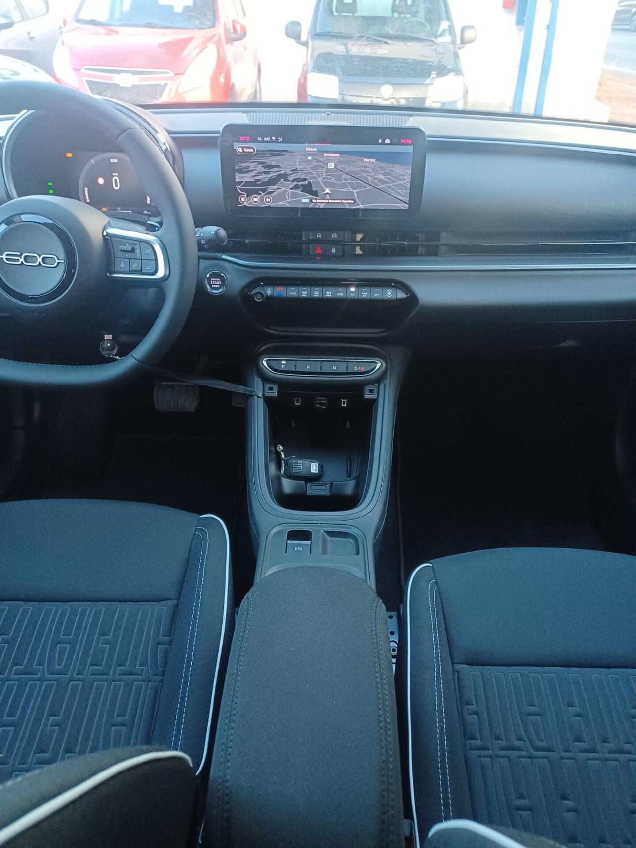 Fiat 600 Hybrid 110 CV DCT KMO UFF. ITALIA