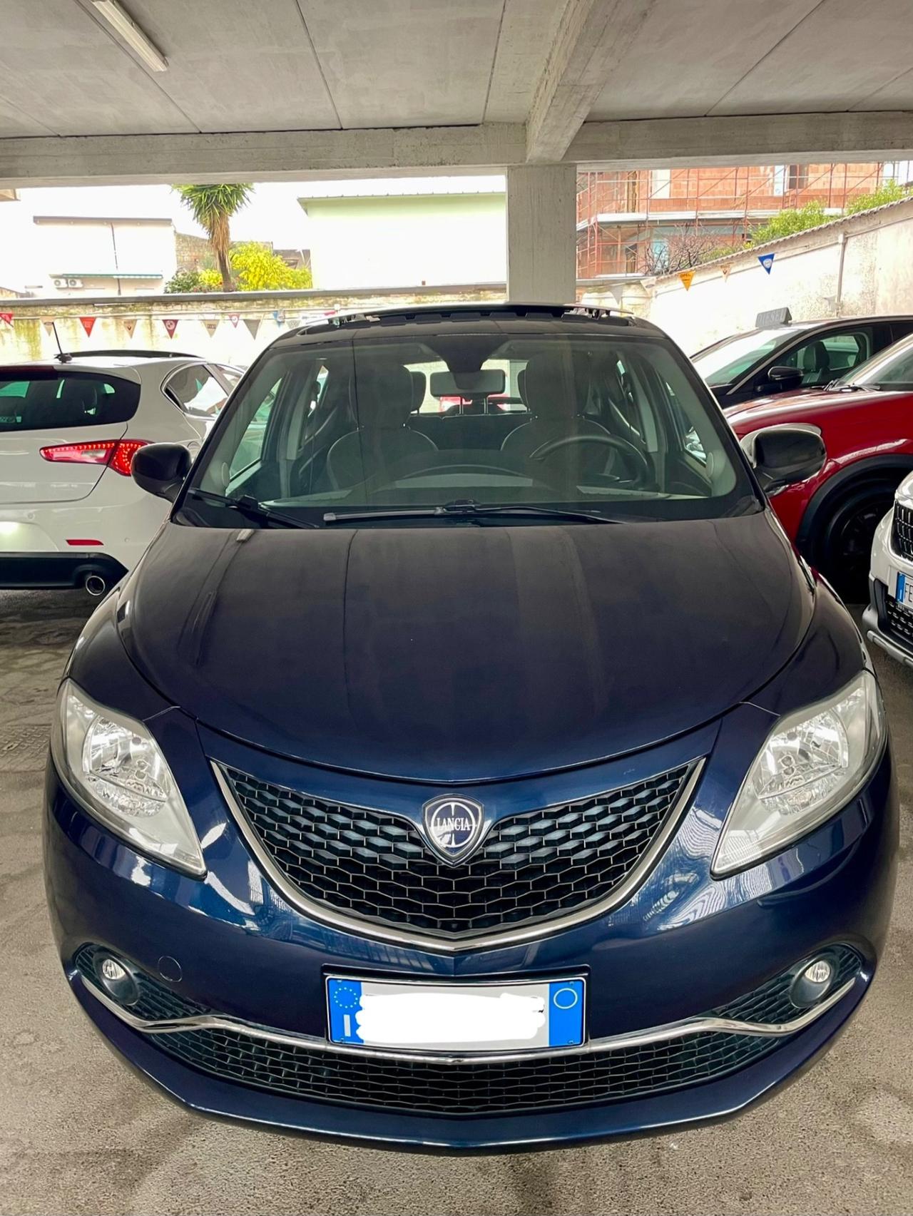 Lancia Ypsilon 1.2 69 CV 5 porte GPL Ecochic Unyca tetto nav sensori pelle