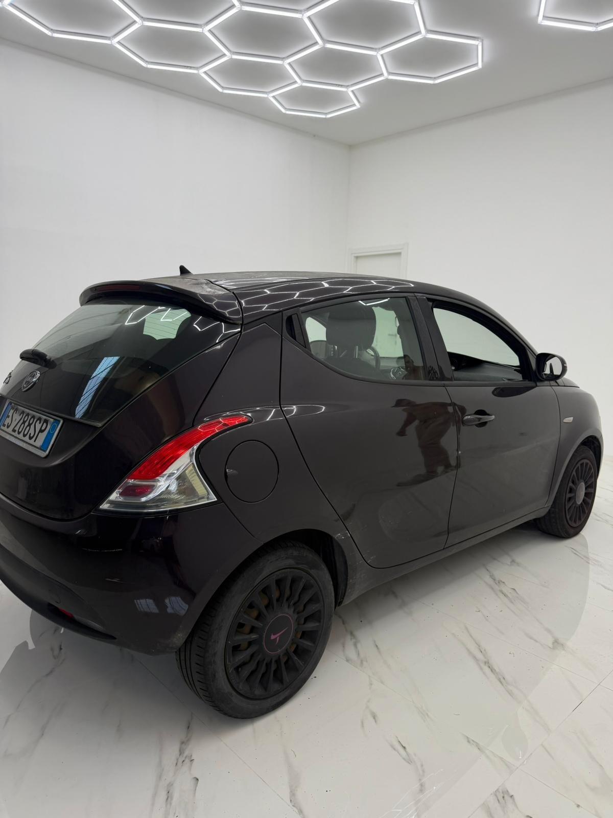 Lancia Ypsilon 1.2 69 CV 5 porte Platinum