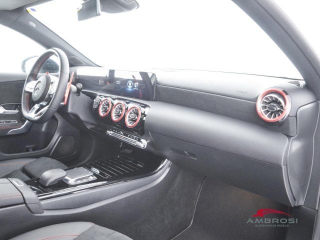 MERCEDES-BENZ CLA sse A 180 d Premium Auto