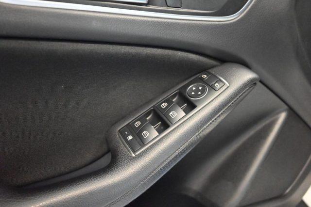 MERCEDES-BENZ GLA 180 D EXECUTIVE AUT.TEL CERCHI 17"VETRI SCURI SED.RISC