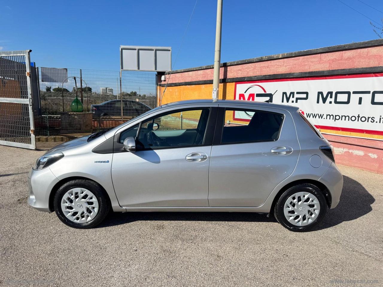 TOYOTA YARIS LOUNGE HYBRID 1.5 75CV