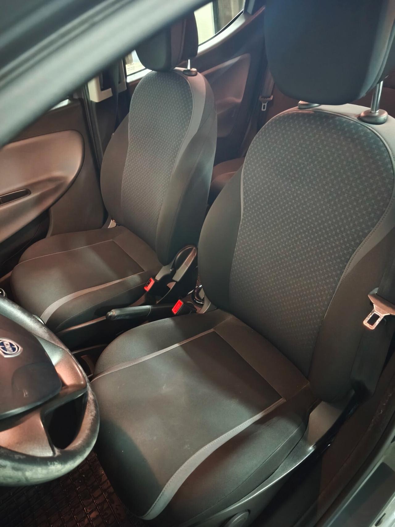 Lancia Ypsilon 1.3 MJT 16V 95 CV 5 porte Platinum