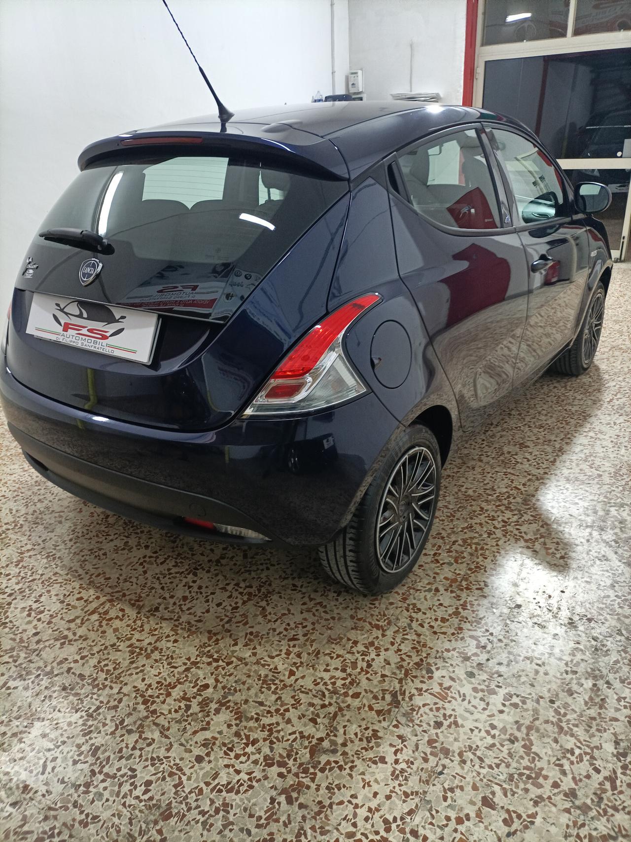 Lancia Ypsilon 1.2 69 CV 5 porte S&S Platinum