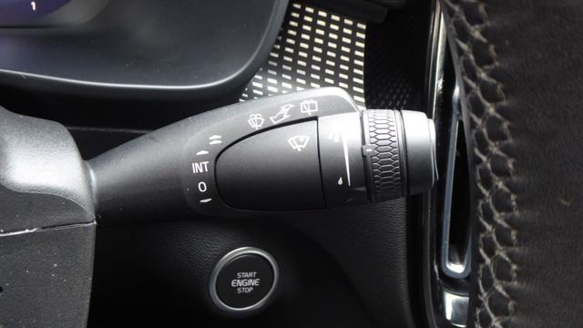 VOLVO XC40 B3 automatico Plus Dark